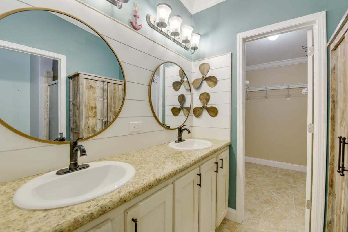 Loggerhead Lagoon - Modern Waterfront Home Pirates Cove Exterior photo